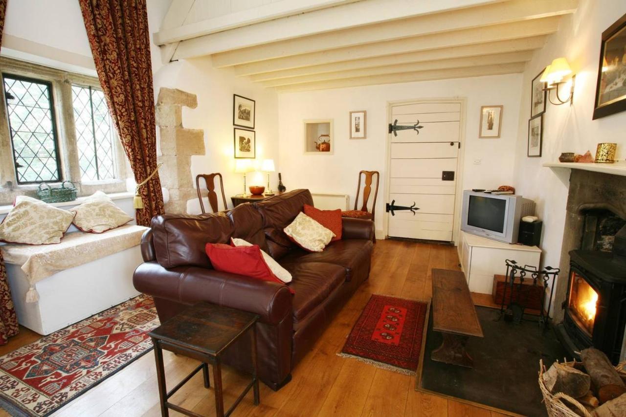 Welsh Gatehouse, Historic Castle Which Cater For Electric Vehicle * Mathern